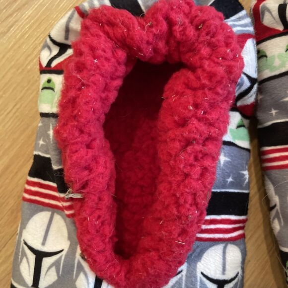 Star Wars Baby Yoda Adult Fuzzy Slipper Socks Plush Fluffy Stormtroopers‎ Used - Picture 2 of 4